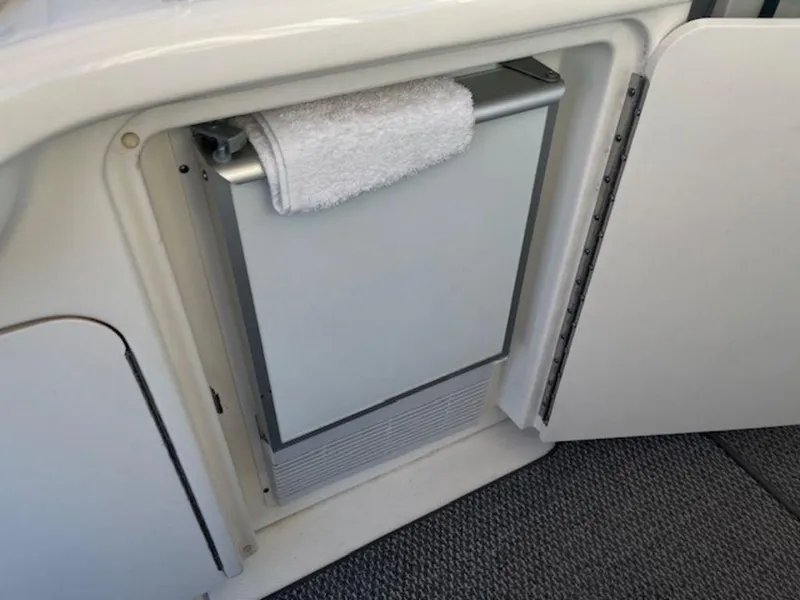 Slide: The Image of Sea Ray 390 Sundancer 2010 - 37