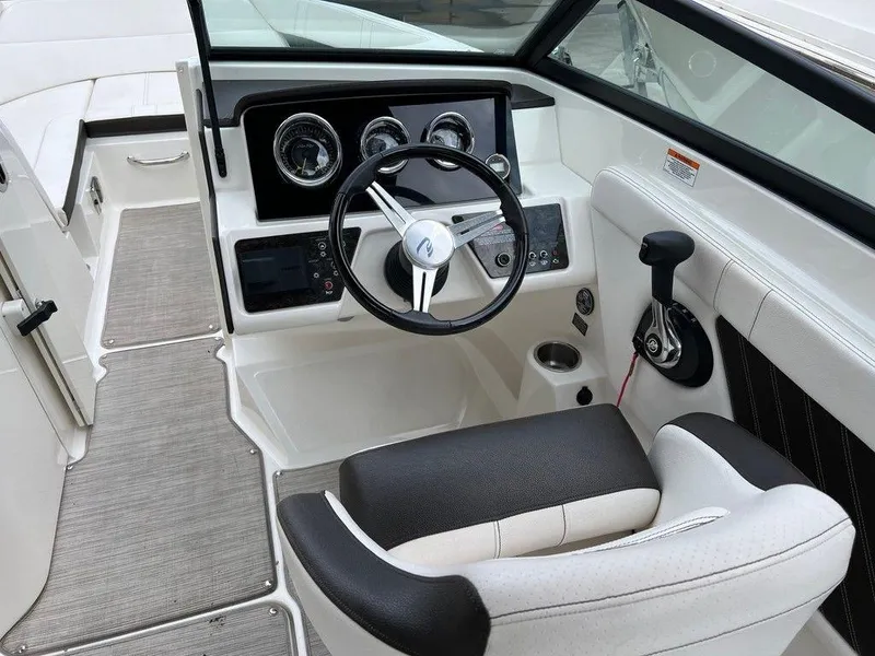 Slide: The Image of Sea Ray SPX 230 2019 - 4