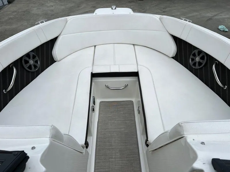 Slide: The Image of Sea Ray SPX 230 2019 - 5