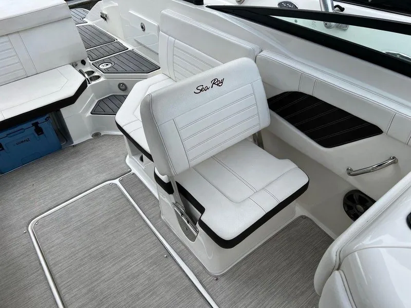 Slide: The Image of Sea Ray SPX 230 2019 - 6