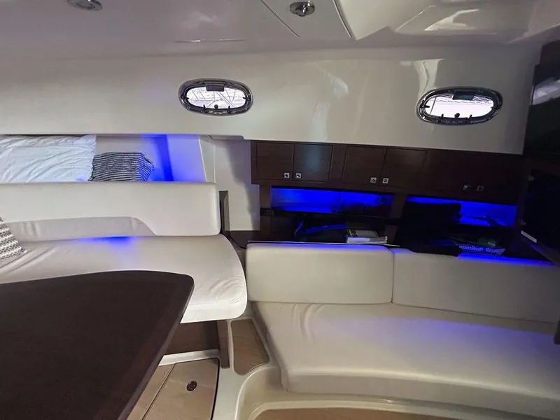 Slide: The Image of Boston Whaler 345 Conquest 2019 - 16