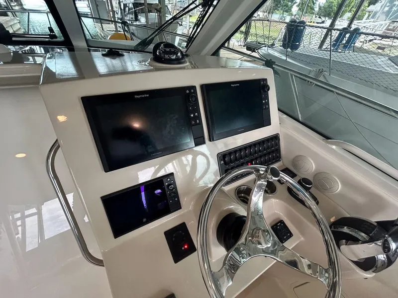 Slide: The Image of Boston Whaler 345 Conquest 2019 - 21