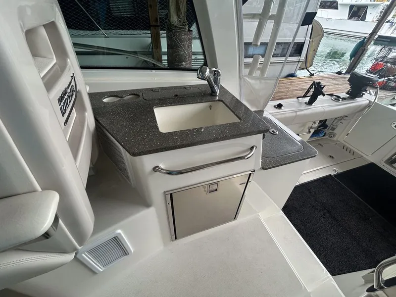 Slide: The Image of Boston Whaler 345 Conquest 2019 - 22