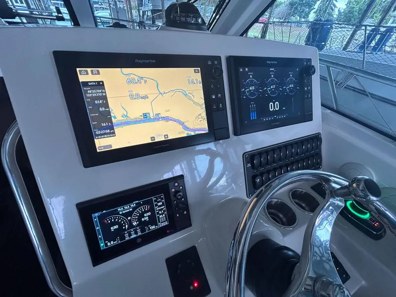 Slide: The Image of Boston Whaler 345 Conquest 2019 - 28