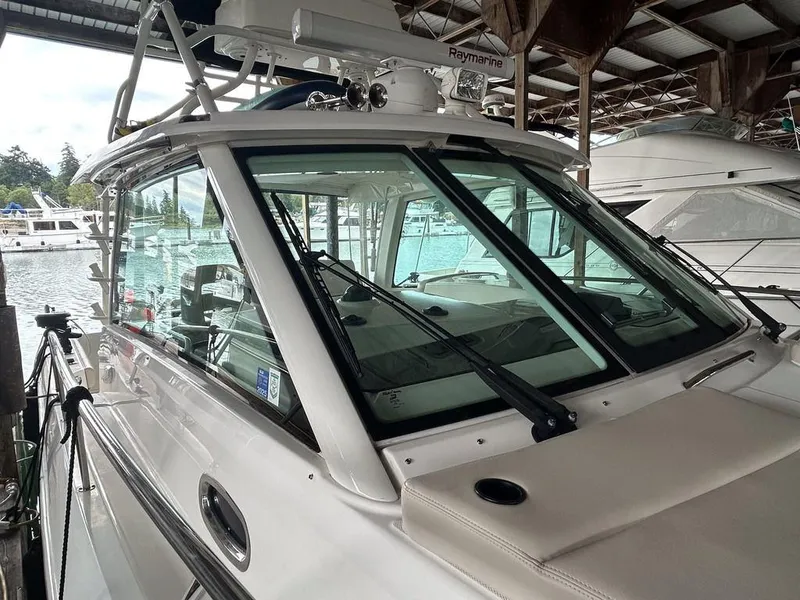 Slide: The Image of Boston Whaler 345 Conquest 2019 - 6