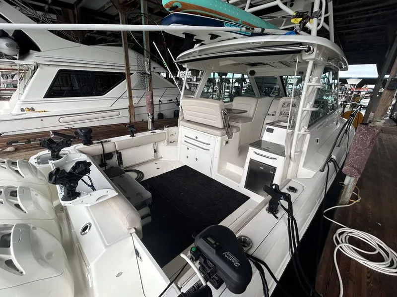 Slide: The Image of Boston Whaler 345 Conquest 2019 - 7