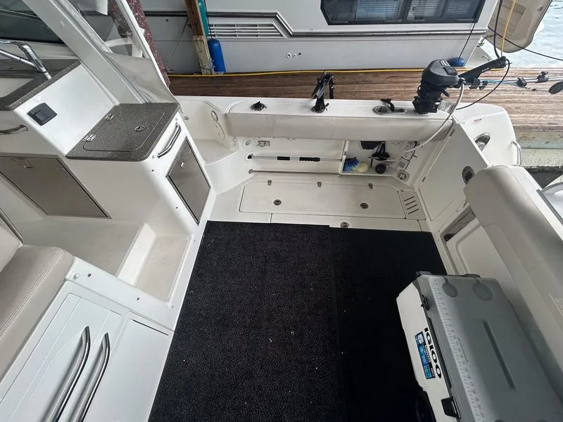 Slide: The Image of Boston Whaler 345 Conquest 2019 - 8