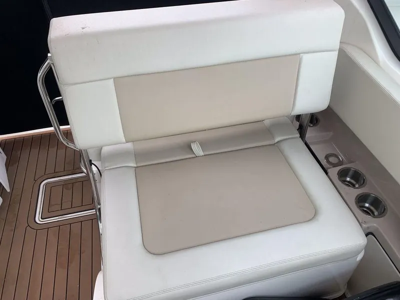 Slide: The Image of Boston Whaler 240 Vantage 2021 - 15