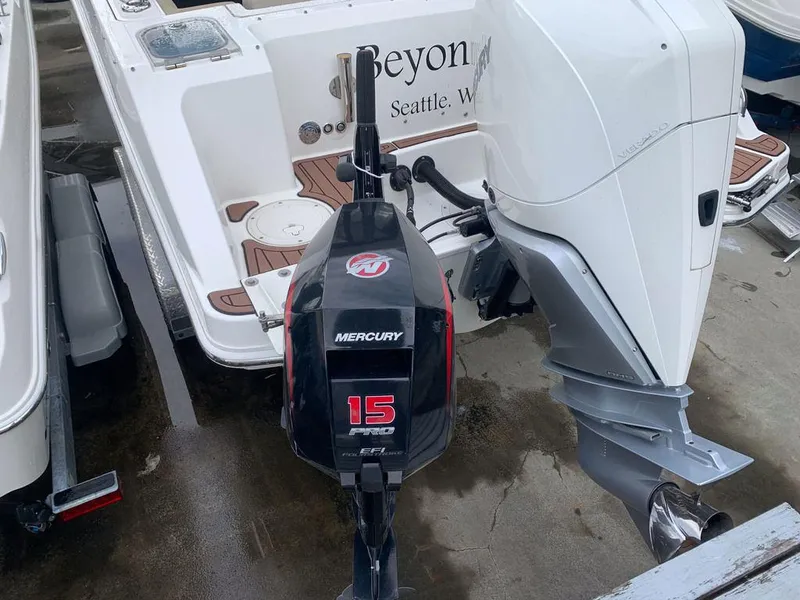 Slide: The Image of Boston Whaler 240 Vantage 2021 - 3