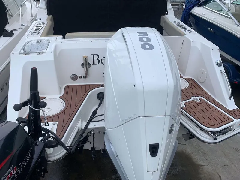 Slide: The Image of Boston Whaler 240 Vantage 2021 - 4