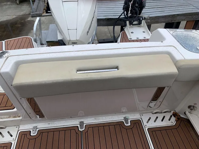 Slide: The Image of Boston Whaler 240 Vantage 2021 - 7
