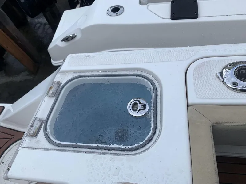 Slide: The Image of Boston Whaler 240 Vantage 2021 - 8