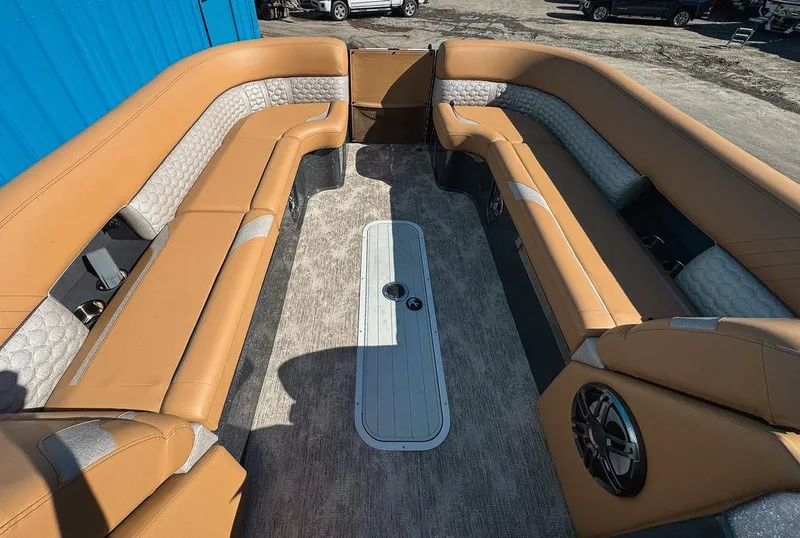 Slide: The Image of Crest Caribbean Platinum 250 2022 - 11