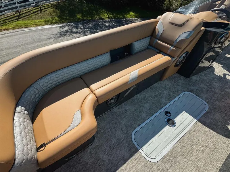 Slide: The Image of Crest Caribbean Platinum 250 2022 - 3