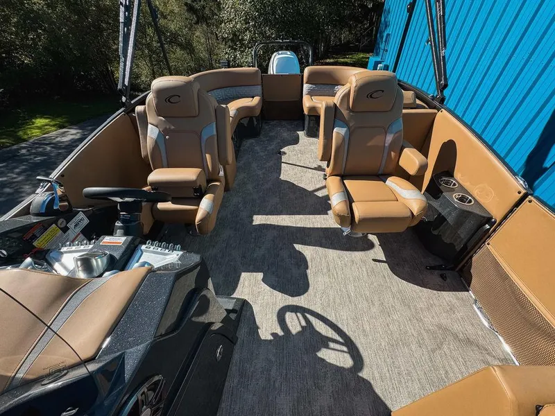 Slide: The Image of Crest Caribbean Platinum 250 2022 - 5