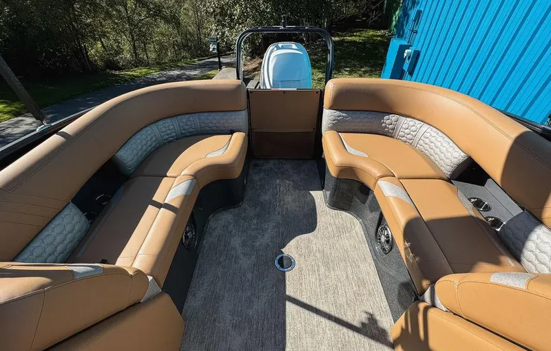 Slide: The Image of Crest Caribbean Platinum 250 2022 - 6