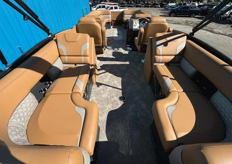 Slide: The Image of Crest Caribbean Platinum 250 2022 - 8