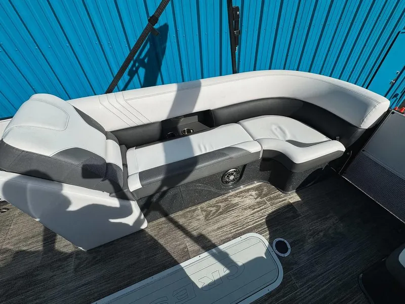 Slide: The Image of Crest Caribbean RS 230 2022 - 4