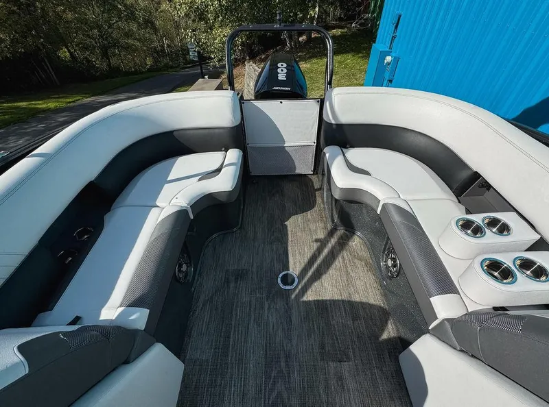 Slide: The Image of Crest Caribbean RS 230 2022 - 8