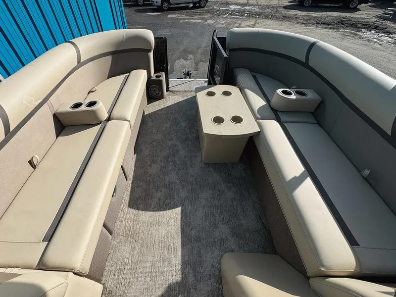 Slide: The Image of Crest Classic LX 240 2023 - 12