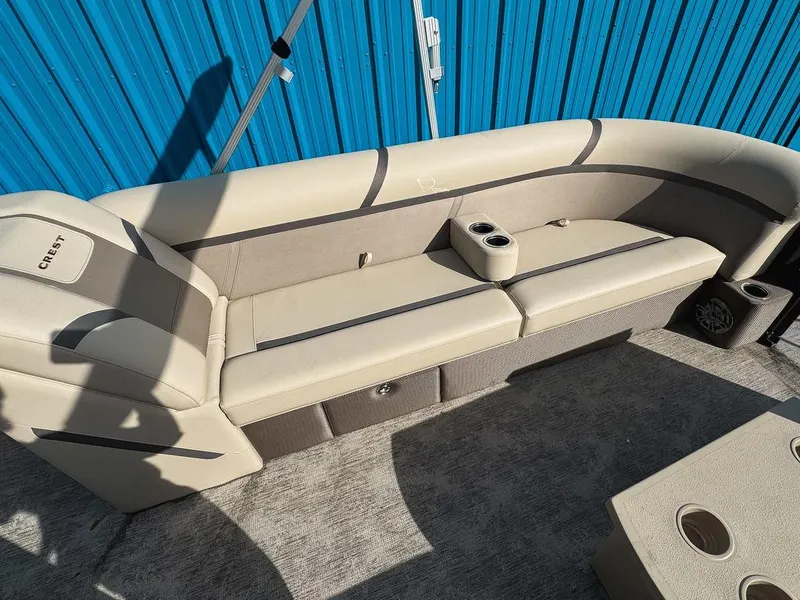 Slide: The Image of Crest Classic LX 240 2023 - 4