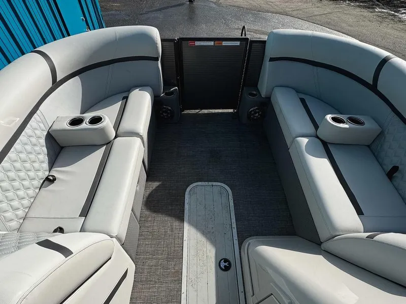 Slide: The Image of Crest Classic Platinum 220 2023 - 14