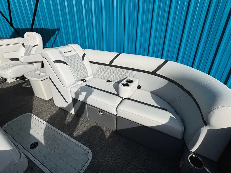 Slide: The Image of Crest Classic Platinum 220 2023 - 4