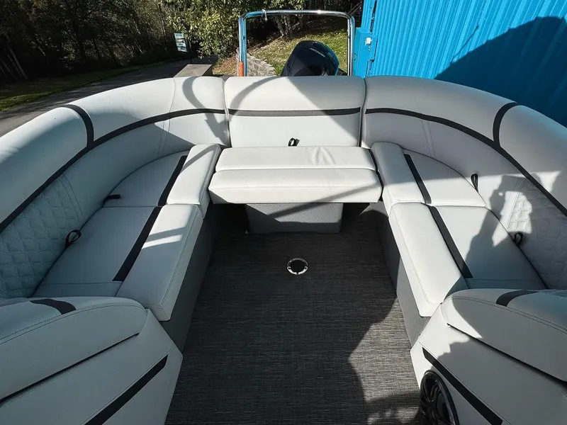 Slide: The Image of Crest Classic Platinum 220 2023 - 8