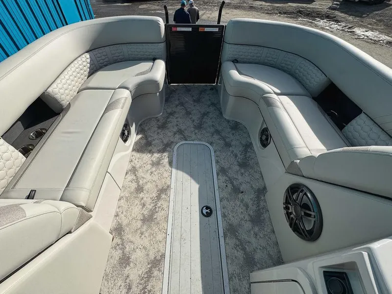 Slide: The Image of Crest Caribbean LX 230 2023 - 10