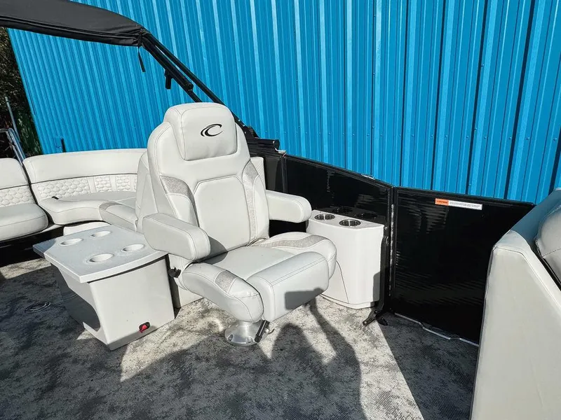 Slide: The Image of Crest Caribbean LX 230 2023 - 6