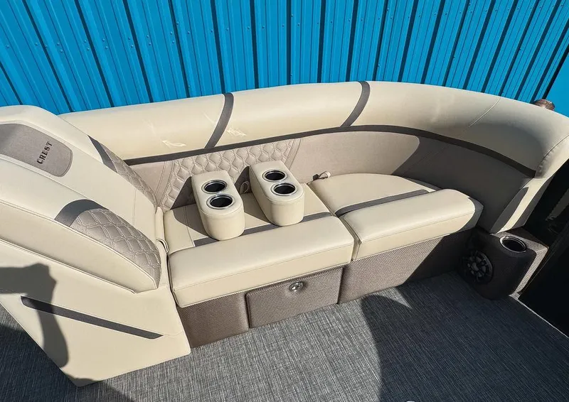 Slide: The Image of Crest Classic DLX 220 2023 - 4