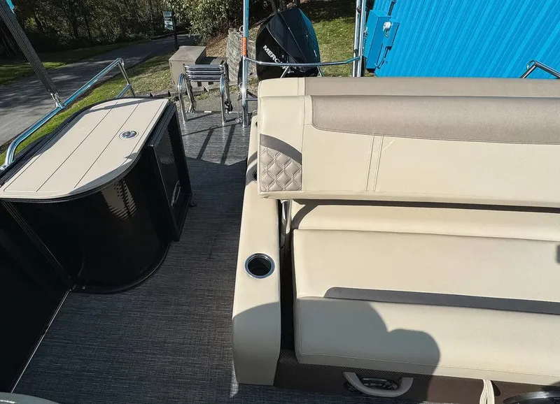 Slide: The Image of Crest Classic DLX 220 2023 - 7