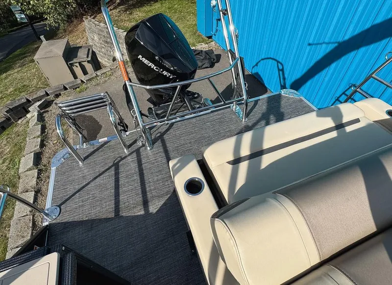 Slide: The Image of Crest Classic DLX 220 2023 - 8