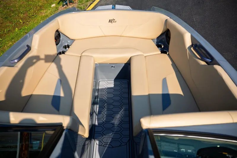 Slide: The Image of MasterCraft NXT24 2024 - 8