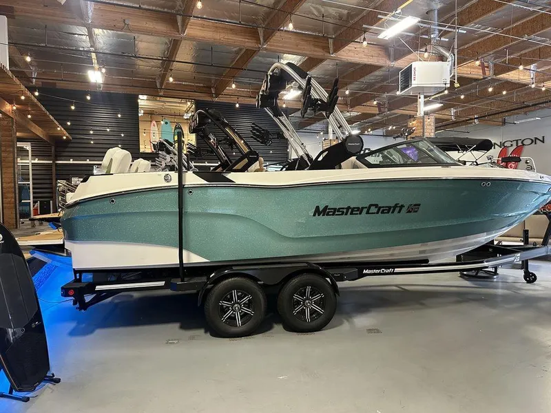The Image of MasterCraft XT25 2024 - 1