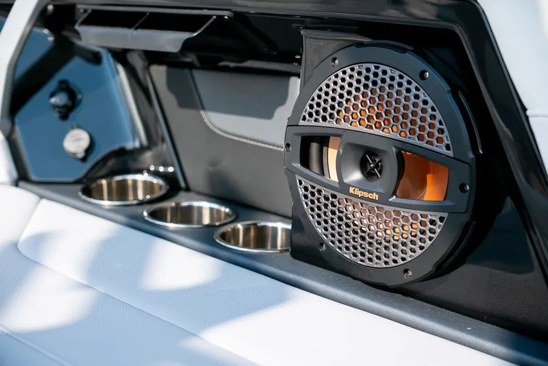 Slide: The Image of MasterCraft XT25 2024 - 15