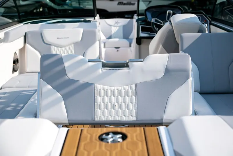 Slide: The Image of MasterCraft XT25 2024 - 16