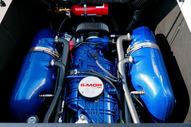 Slide: The Image of MasterCraft XT25 2024 - 18