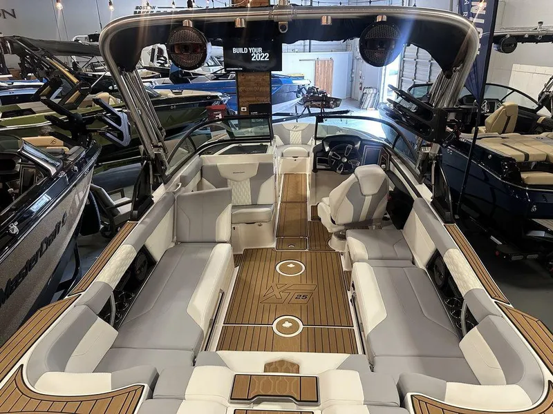 Slide: The Image of MasterCraft XT25 2024 - 5