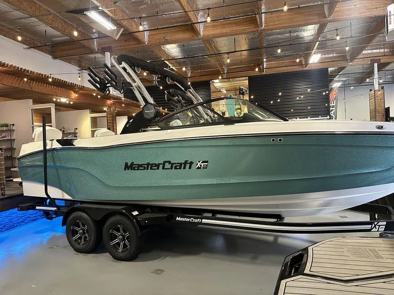 Slide: The Image of MasterCraft XT25 2024 - 8