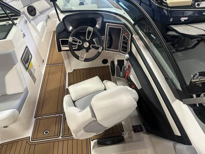 Slide: The Image of MasterCraft XT25 2024 - 9