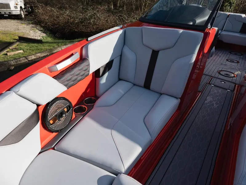 Slide: The Image of MasterCraft XT24 2024 - 13