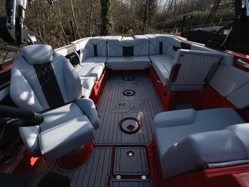 Slide: The Image of MasterCraft XT24 2024 - 14