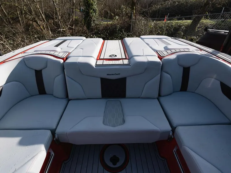 Slide: The Image of MasterCraft XT24 2024 - 16
