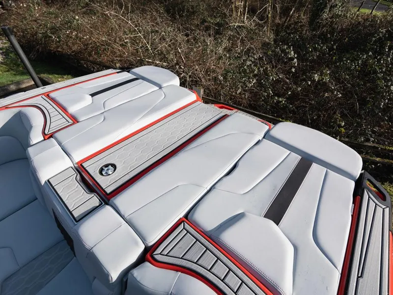 Slide: The Image of MasterCraft XT24 2024 - 17