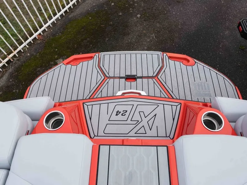 Slide: The Image of MasterCraft XT24 2024 - 21