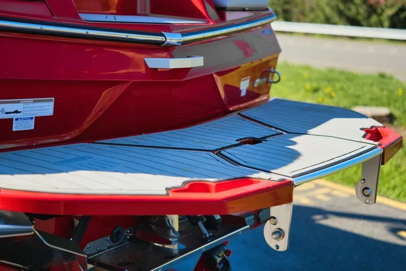 Slide: The Image of MasterCraft XT24 2024 - 22