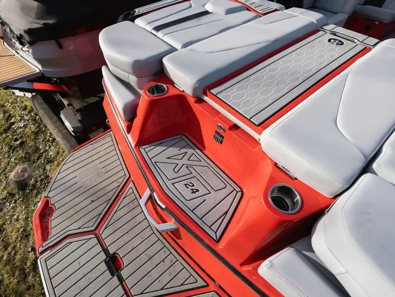 Slide: The Image of MasterCraft XT24 2024 - 4