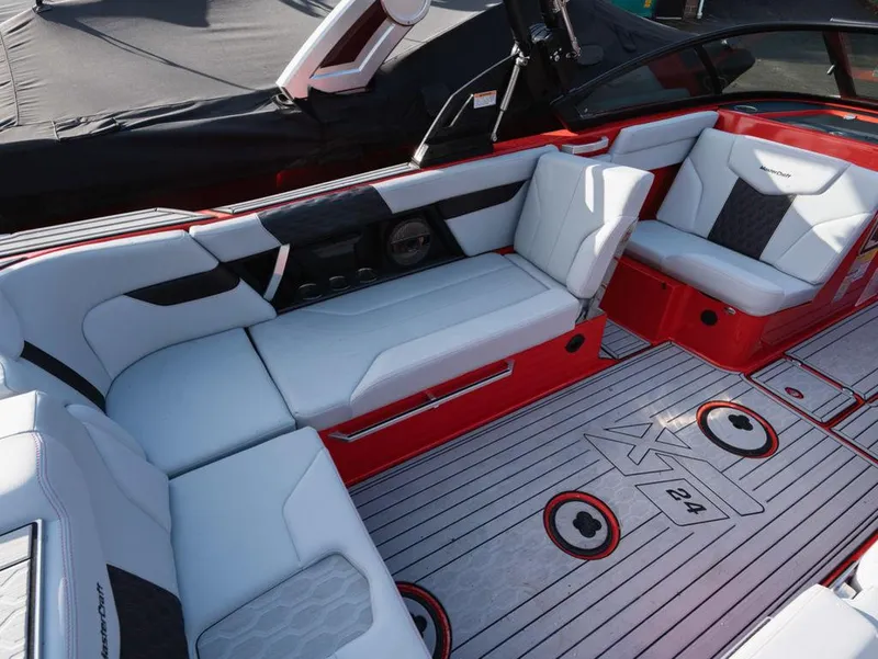 Slide: The Image of MasterCraft XT24 2024 - 7