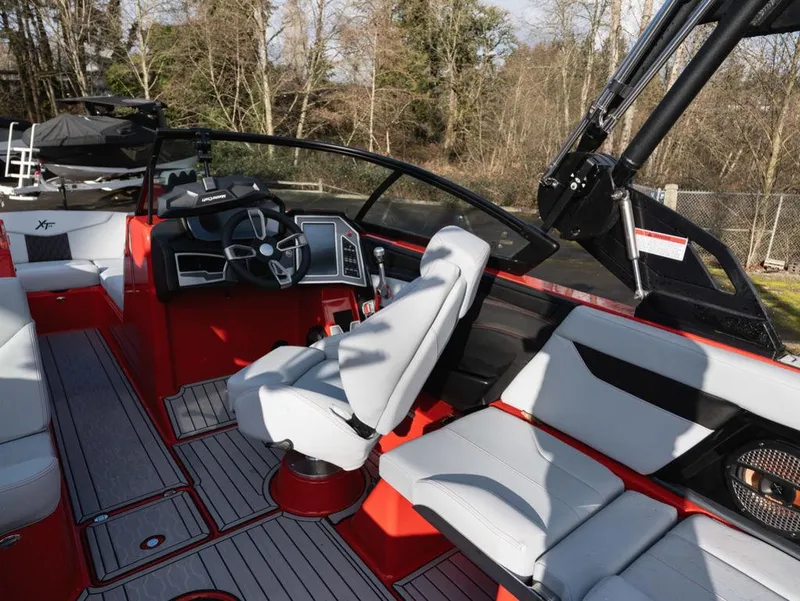 Slide: The Image of MasterCraft XT24 2024 - 8